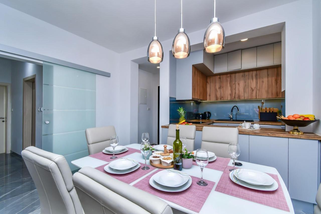 Apartment Ela Omiš Eksteriør billede