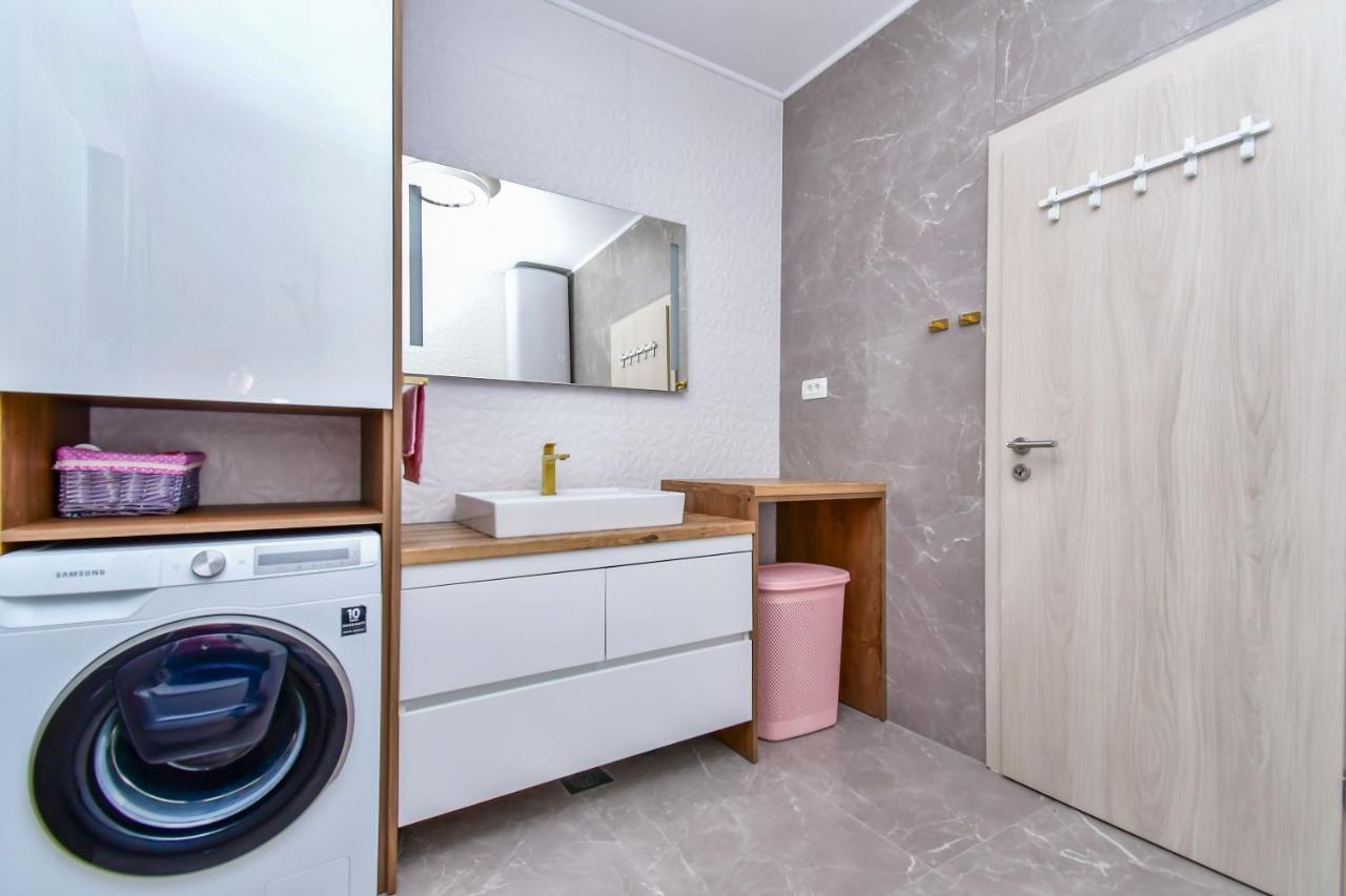 Apartment Ela Omiš Eksteriør billede