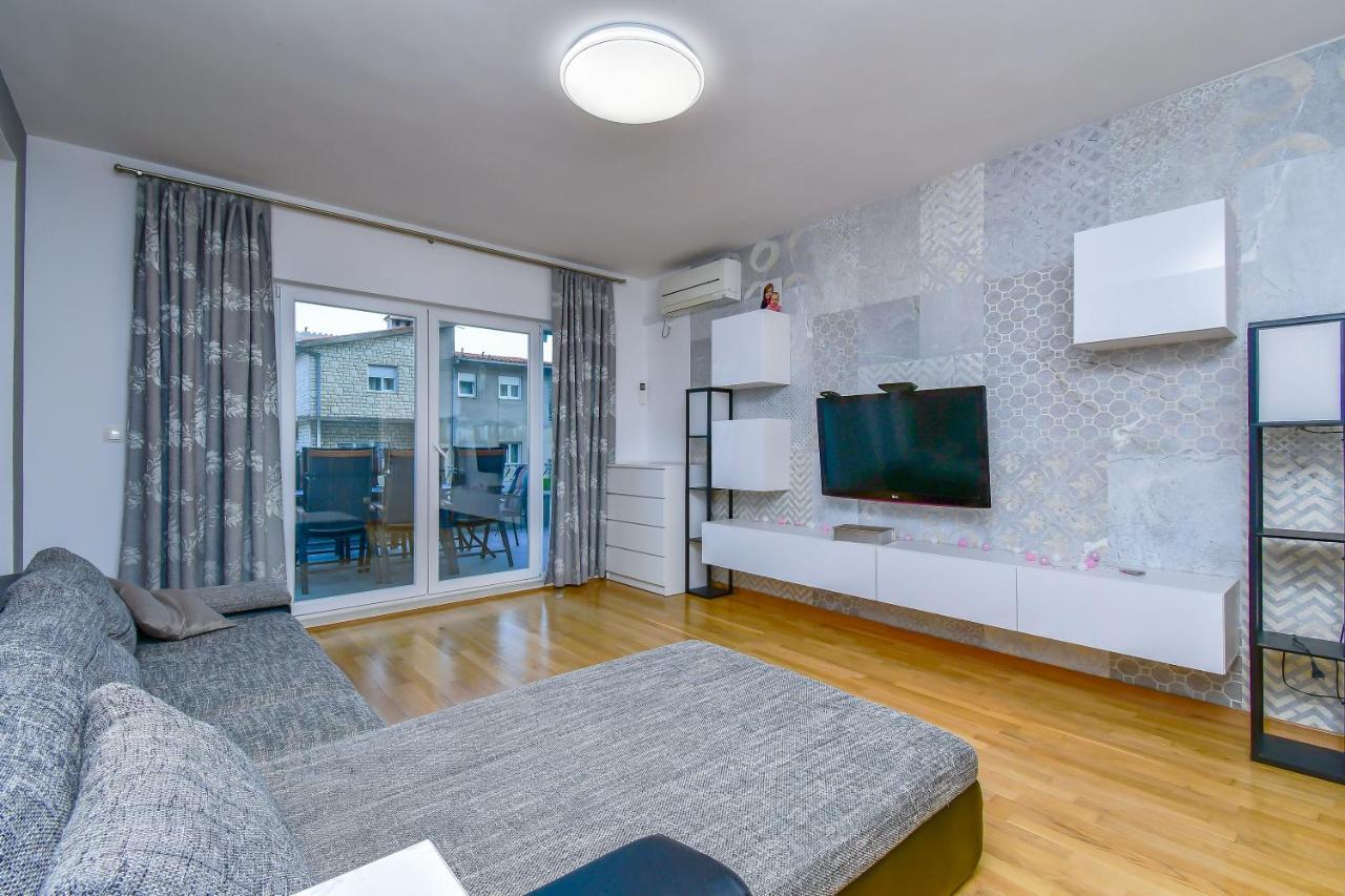 Apartment Ela Omiš Eksteriør billede